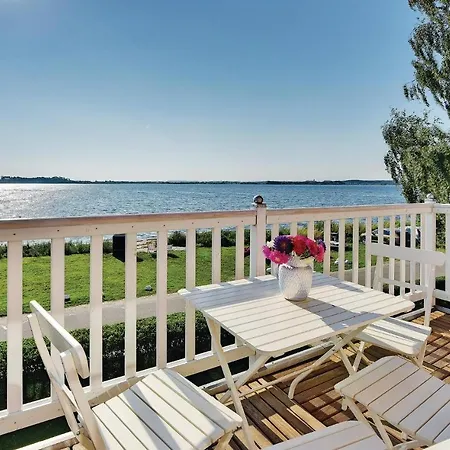 Holiday With Sea View 07 펜션 그라스텐